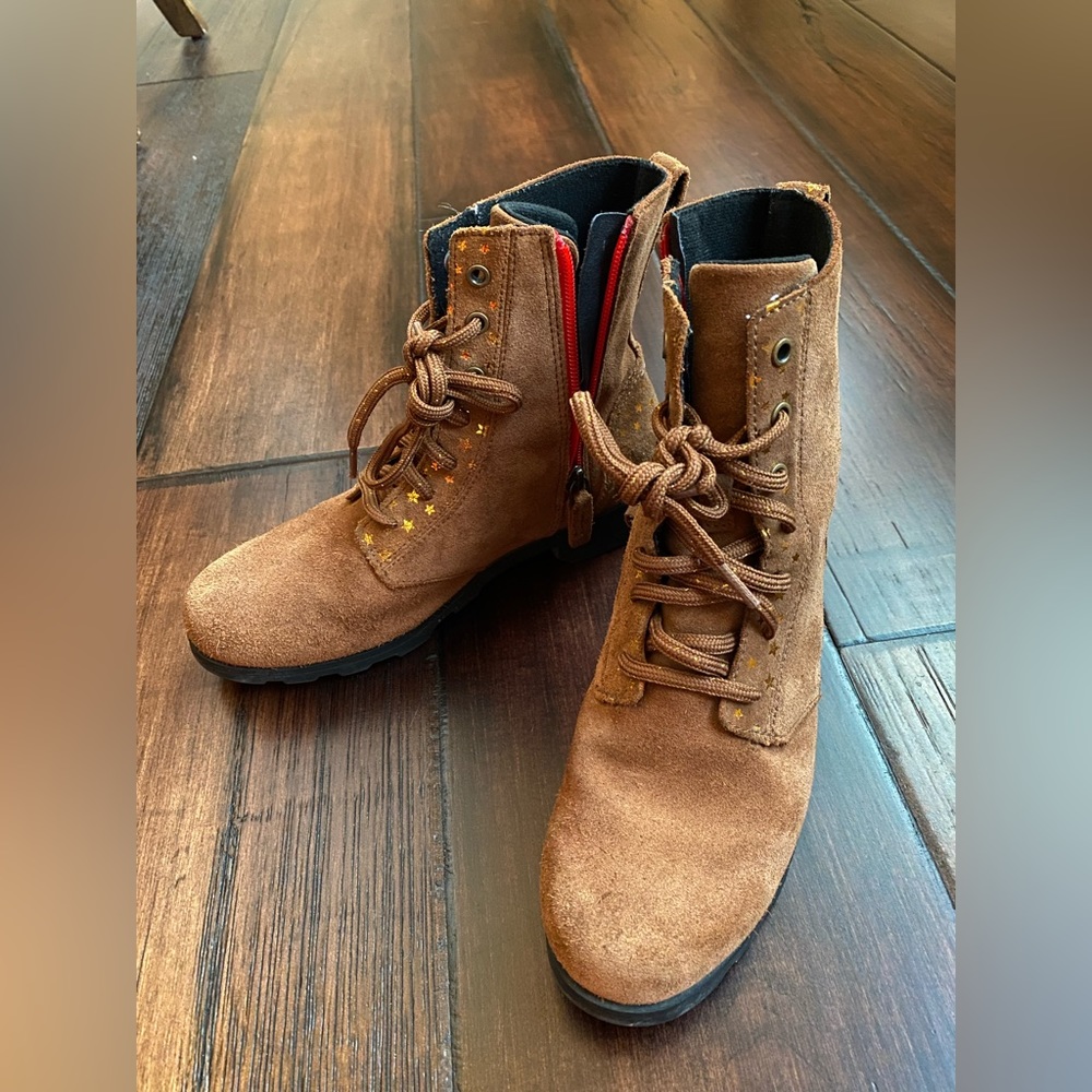 Sorels Emelie lace up boots